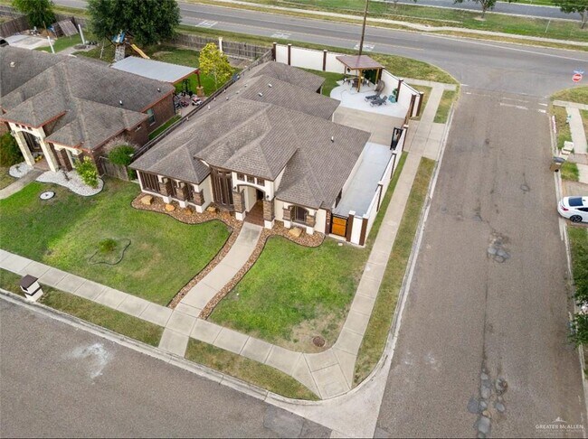 Building Photo - 21 N Loretta Lynn Dr