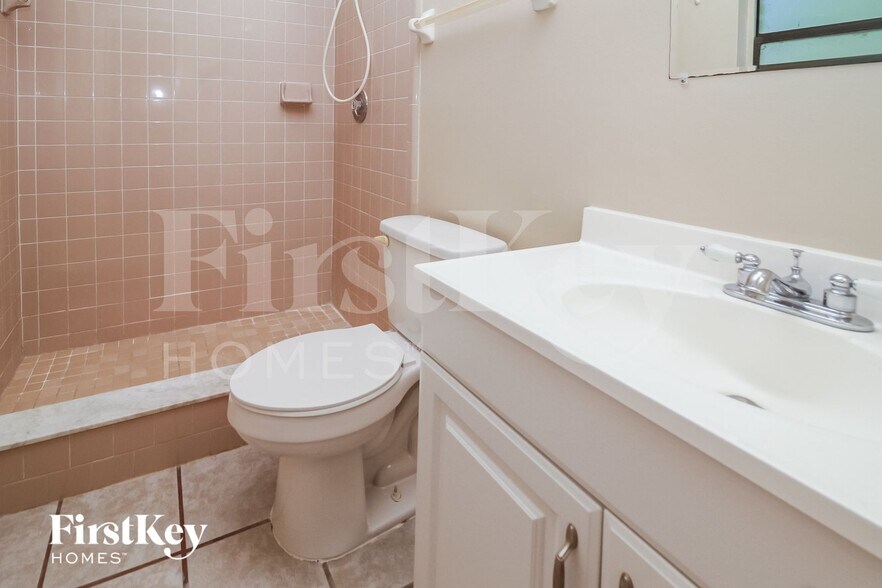 Building Photo - 516 Gaspar Ave