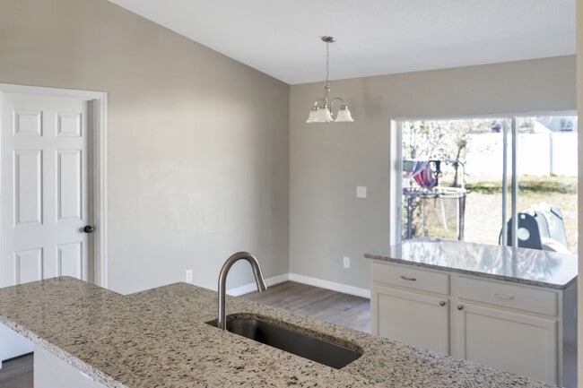 Building Photo - 1117 Peregrine St