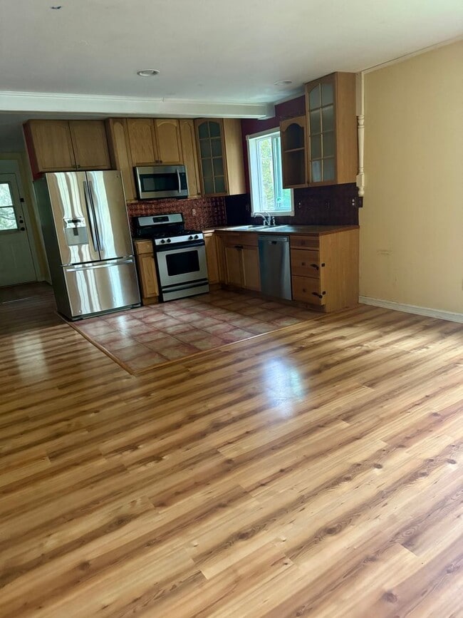 Building Photo - Adorable Chalet Style 4 Bedroom House in Serene Setting!