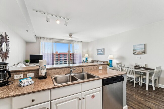 Building Photo - 9896 S Thomas Dr