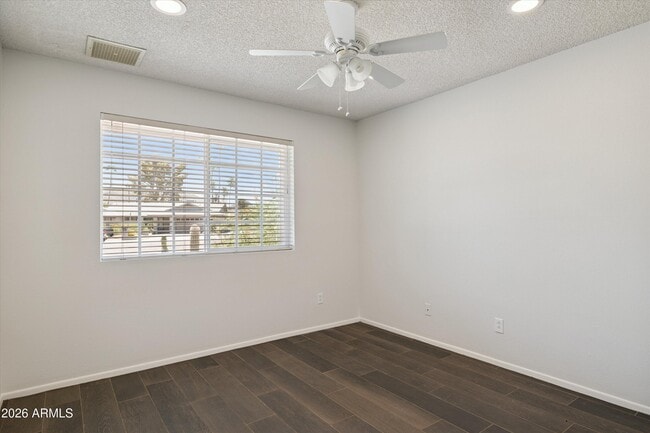 Building Photo - 3526 E Sahuaro Dr