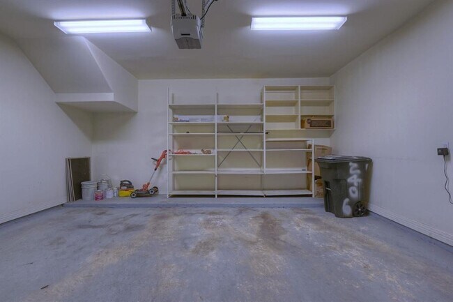 Building Photo - 2406 Wroxton Rd
