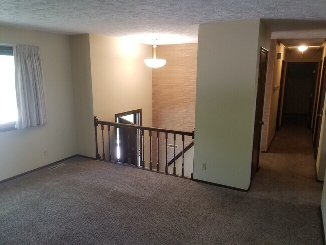 Building Photo - Great location!  3 bed, 2 bath home in southwest Omaha.