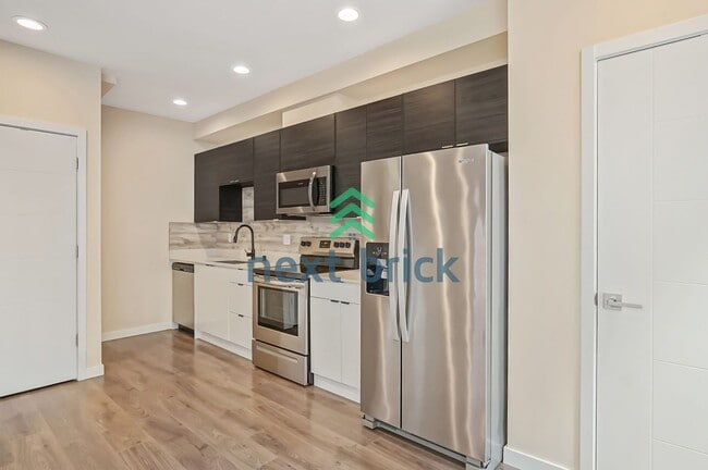 Building Photo - 2 BED & 2 BATH TOWNHOME FOR RENT