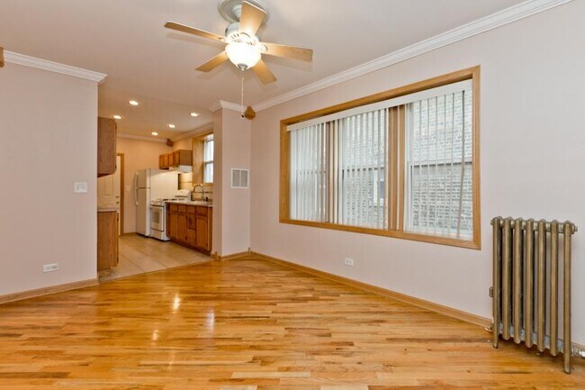 Building Photo - 3 bedroom in Chicago IL 60645