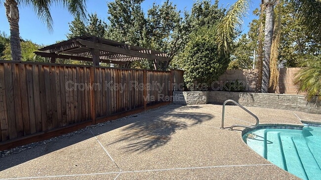 Building Photo - 885 Tom Fowler Dr