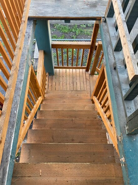 Exterior stairs/entry - 1524 W Dean Ave