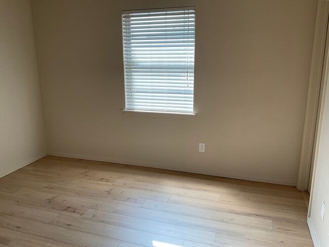 Building Photo - 1009 SW 65th St