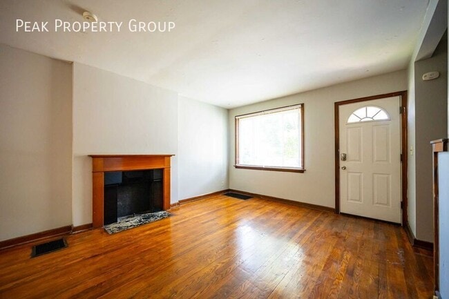 Building Photo - 209 E Hudson St