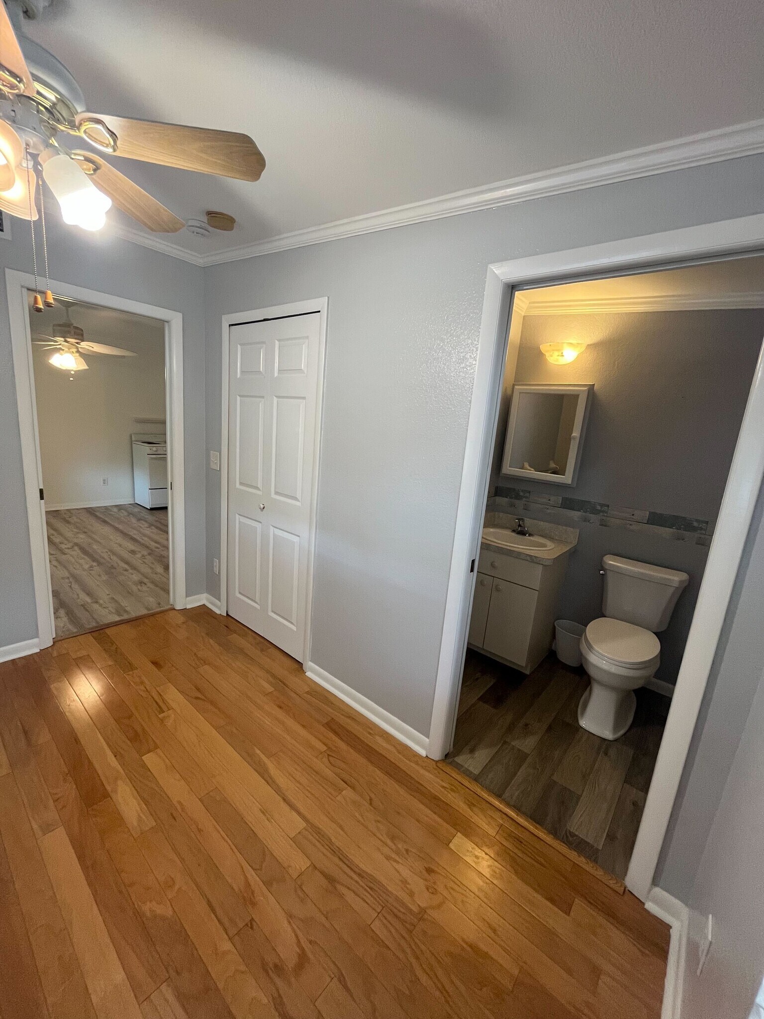 Building Photo - 516 Northmoor Ave N