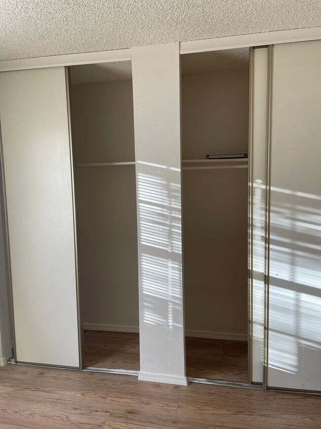 Building Photo - 2 Bed / 2 Bath Duplex with Garage & Private Yard – Great Location!