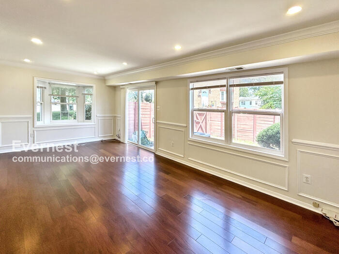 Primary Photo - 1382 Ironwood St