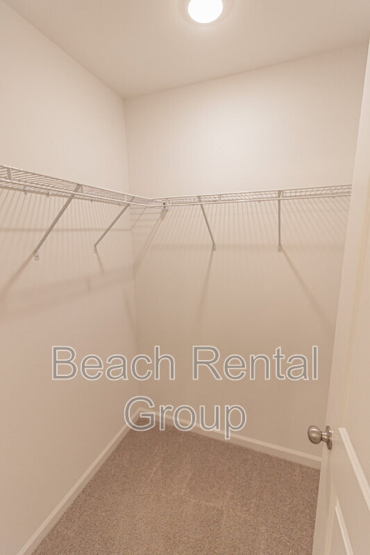 Building Photo - 203 Crescent Wy