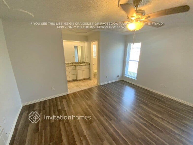 Building Photo - 340 NW Summercrest Blvd