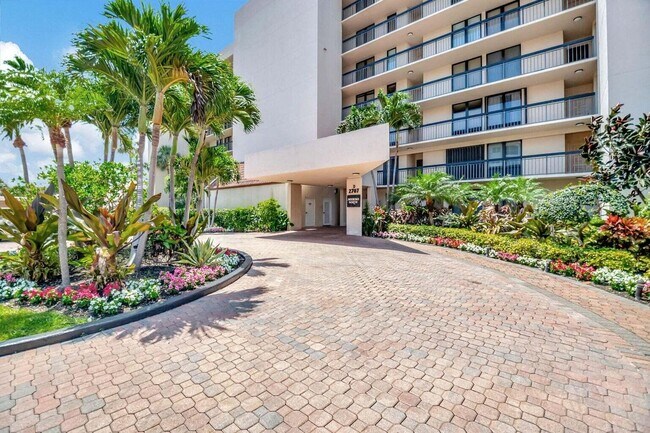 Building Photo - 2707 N Ocean Blvd