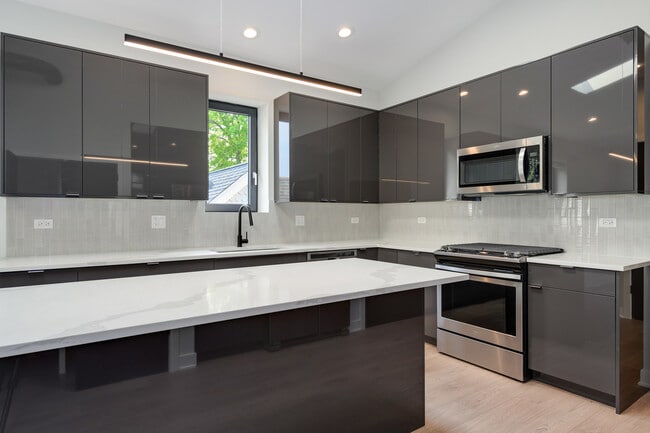 Building Photo - 4426 N Kenneth Ave