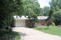 Building Photo - 3006 Lynnwood Dr