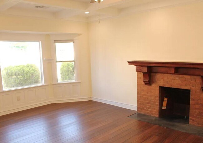 Building Photo - 1244 W 46th St