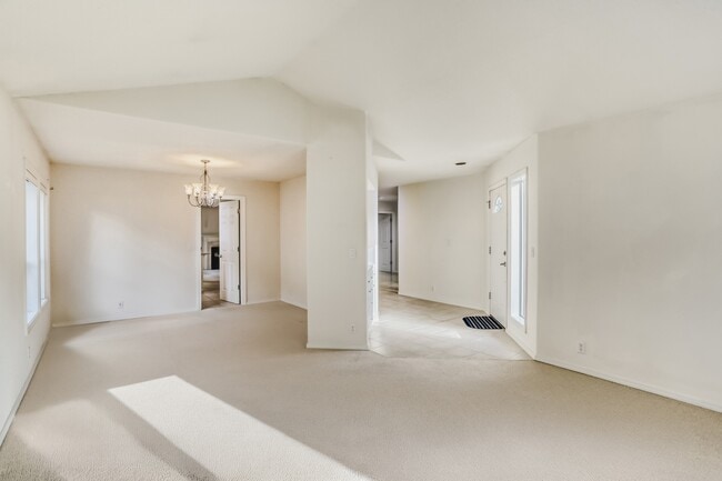 Building Photo - 374 NE 49th Ave