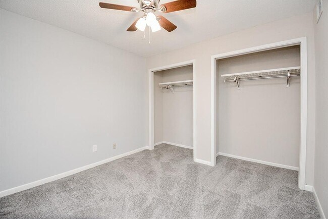 Building Photo - 10855 Meadowglen Ln