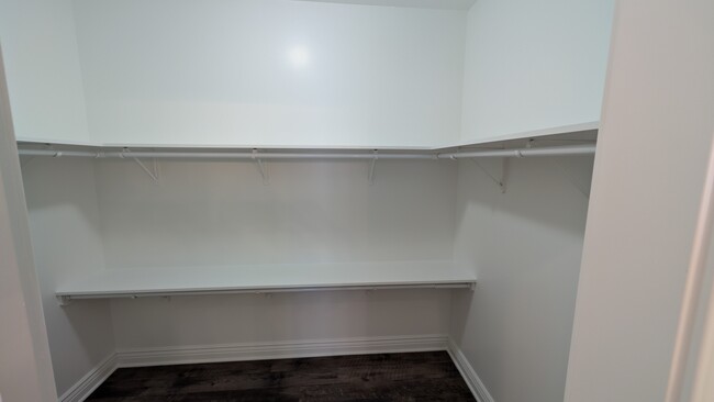 walk in closet - 205 Ridgeview Dr