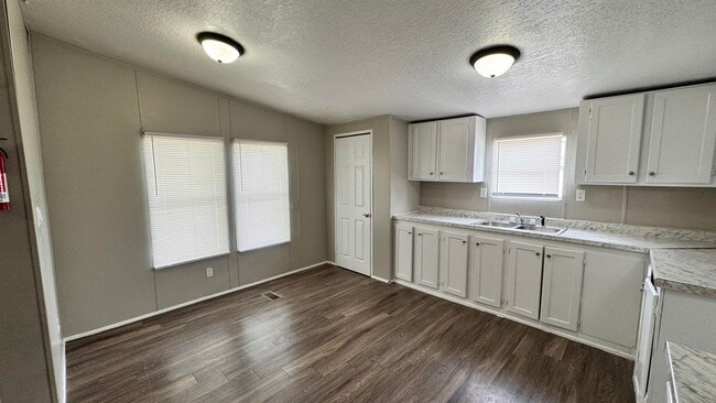 Building Photo - 288 W Brooks Rd