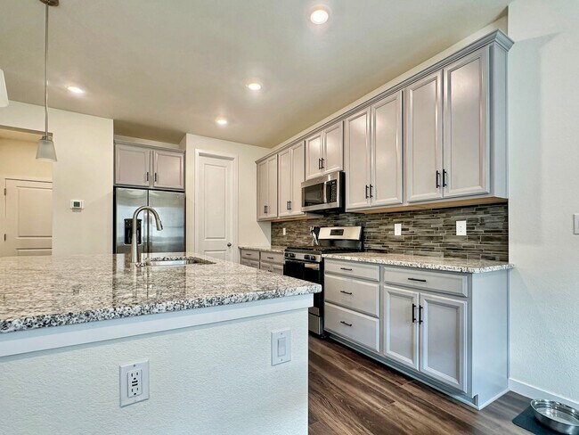 Building Photo - For Rent | $3,000/Month | 3 Bed | 3 Bath | Buffalo Highlands Townhome