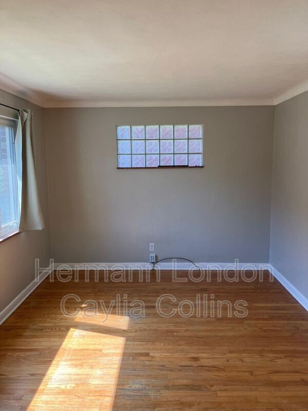 Building Photo - 1233 Graham St