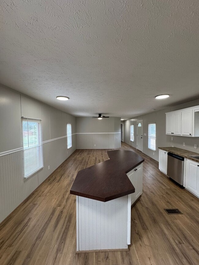 Building Photo - 3 Bed, 2 Bath Mobile Home Near Coldwater E...