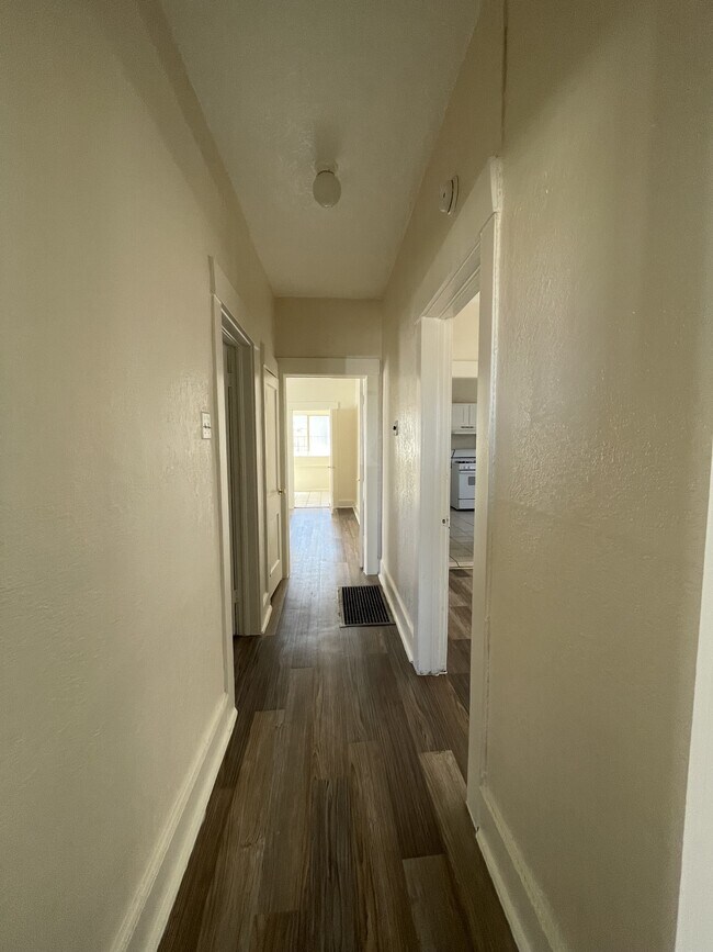 Building Photo - 1518 Lawton Dr