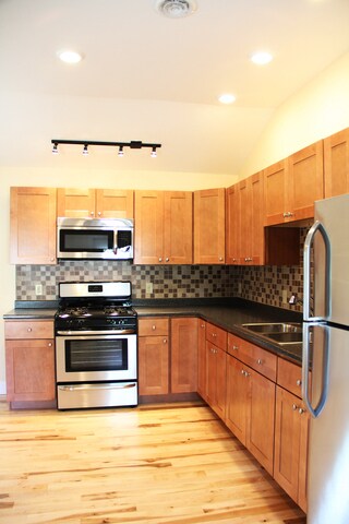 Building Photo - 108 N Winooski Ave