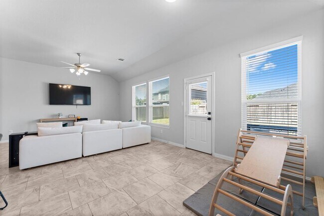 Building Photo - 40560 Goldeneye Pl