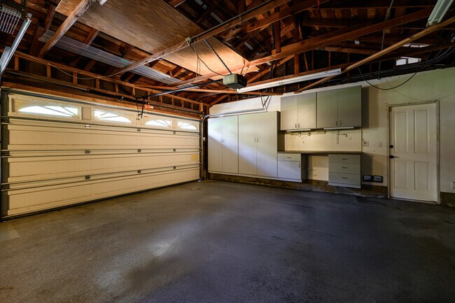 Building Photo - 11141 Limetree Dr