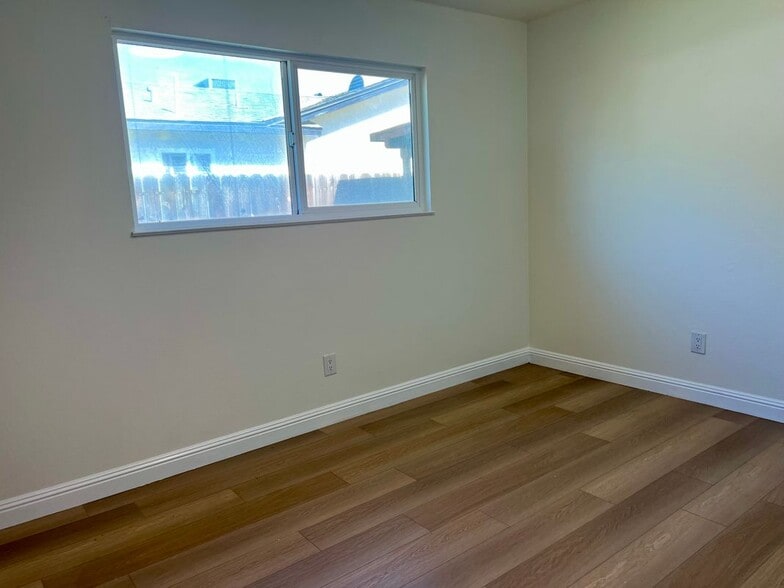 Building Photo - 618 Madsen Dr