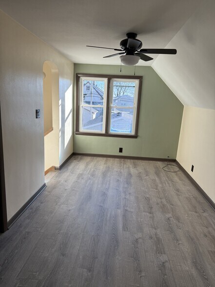 Den/Office/Walkthru South facing - 3747 E Pulaski Ave