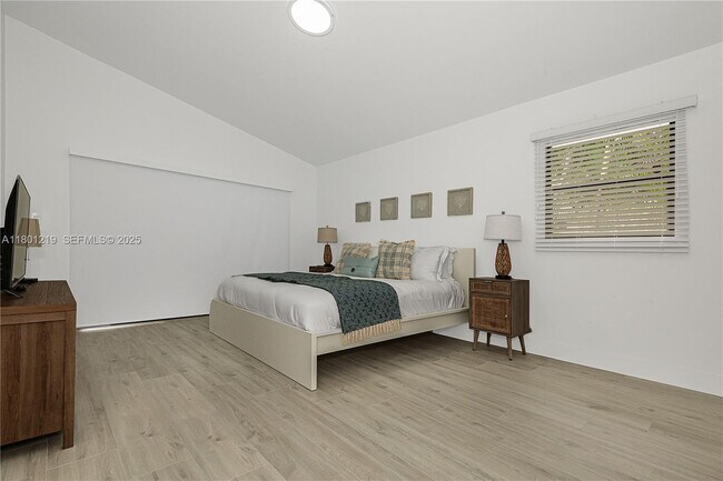 Building Photo - 216 SE 9th St