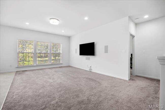 Building Photo - Stunning 3-bedroom, 2.5-bathroom home offe...