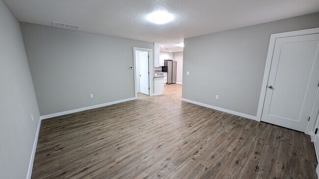 Building Photo - 3 bedroom 1 bath single level home