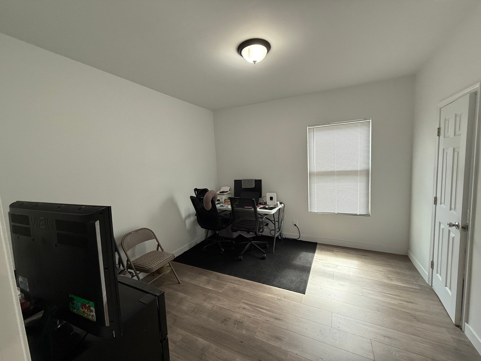 Building Photo - 333 W Spruce Ave