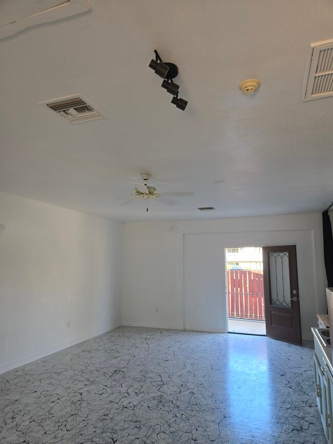 Building Photo - 1410 S 37th St