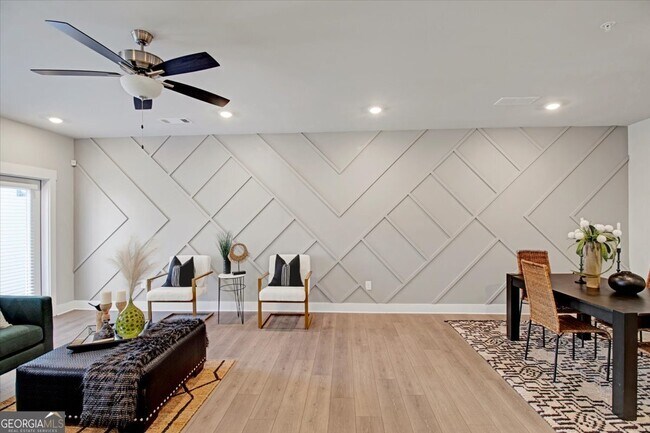 Building Photo - 2030 Main St NW