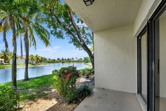 Building Photo - 1495 Lake Crystal Dr