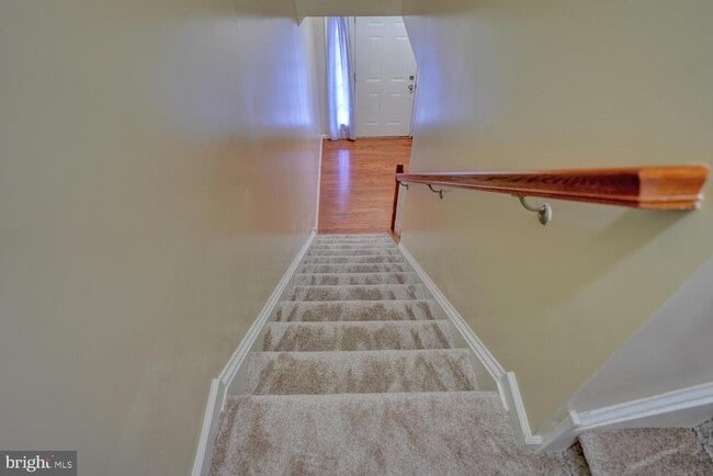 Building Photo - 536 Van Dyke Cir