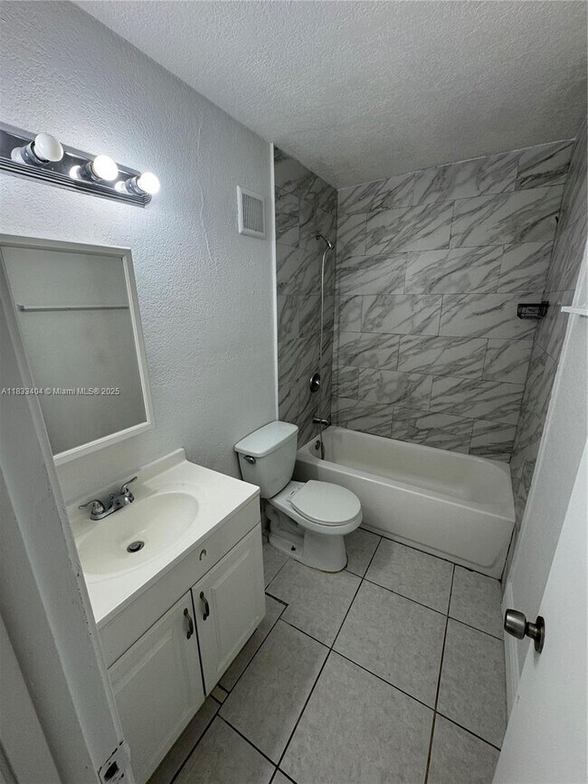 Building Photo - 921 W 80th Pl