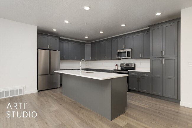 Building Photo - Modern Comfort in Midvale – 3 Bed, 2 Bath ...