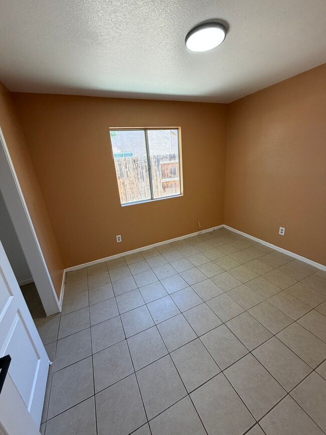 Building Photo - Available Now! Move-In Ready
