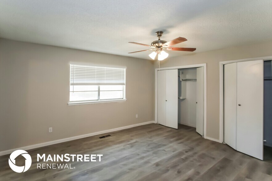 Building Photo - 916 Clear Creek