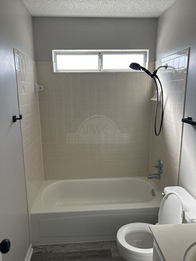 Building Photo - 2802 Delta Cir