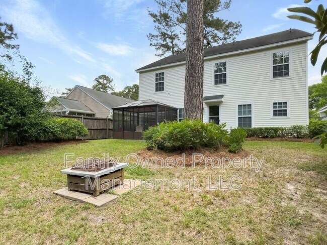 Building Photo - 8753 Red Oak Dr